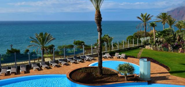 5-star-hotel-madeira-with-spa-outdoor-pool