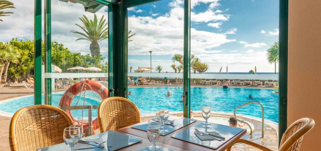 all-inclusive-hotel-madeira-restaurant-pool-view