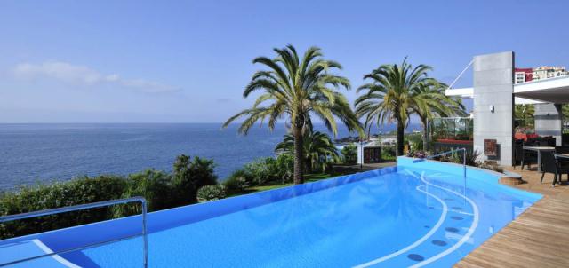 4-star-hotel-madeira-infinite-pool