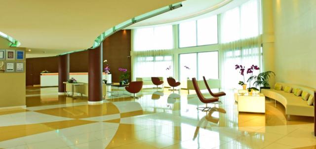 4-star-hotel-madeira-front-office