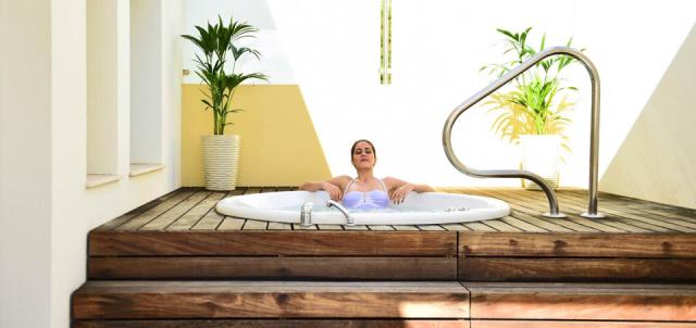 4-star-hotel-madeira-jaccuzzi-sea-view