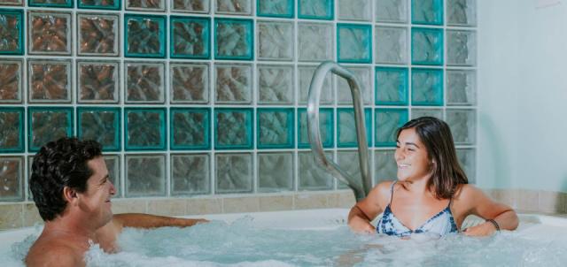 hotel-in-funchal-near-beach-jacuzzi
