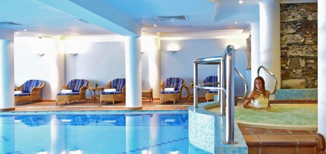 hotel-funchal-near-beach-indoor-pool2