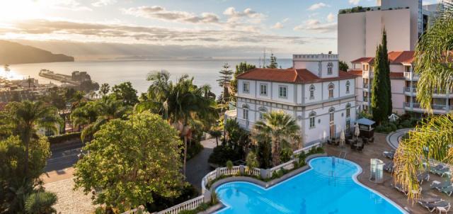 hotel-in-funchal-near-beach-pool1