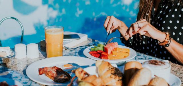 hotel-in-funchal-near-beach-breakfast