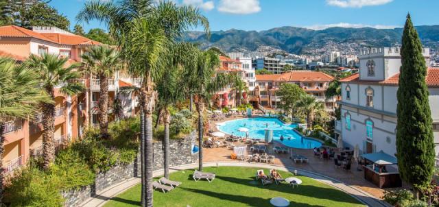 hotel-in-funchal-near-beach-garden