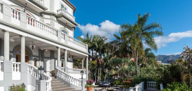 hotel-in-funchal-near-beach-house