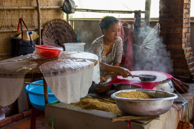 Mekong Delta_Making rice paper