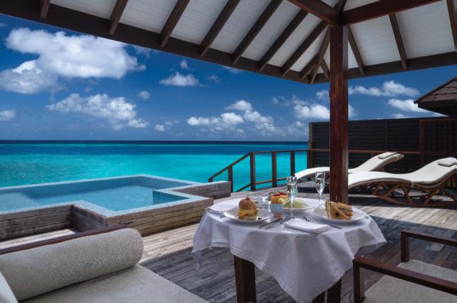 VARU-by-Atmosphere-VILLAS-WATER-VILLAS-IN-VILLA-BREAKFAST-01-10