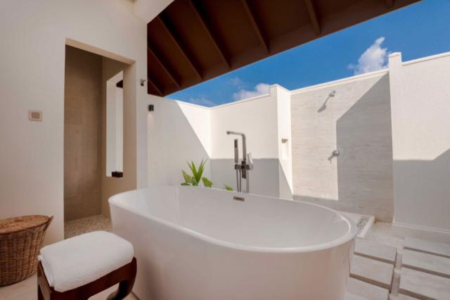 Beach-Villa-with-Pool-Bathroom-01-VARU-by-Atmosphere-1