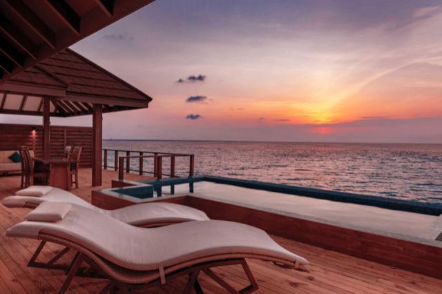 The-Water-Suite-Pool-Deck-at-Sunset-VARU-by-Atmosphere-LOW-1