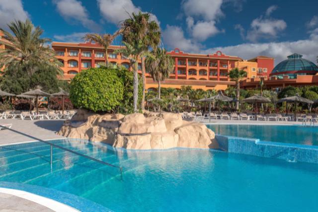 fuesi-outdoor-pool-6546-hor-clsc
