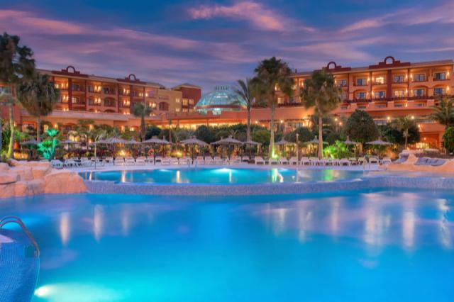 fuesi-outdoor-pool-6533-hor-clsc