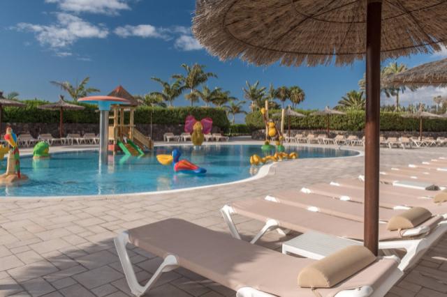 fuesi-outdoor-pool-6520-hor-clsc