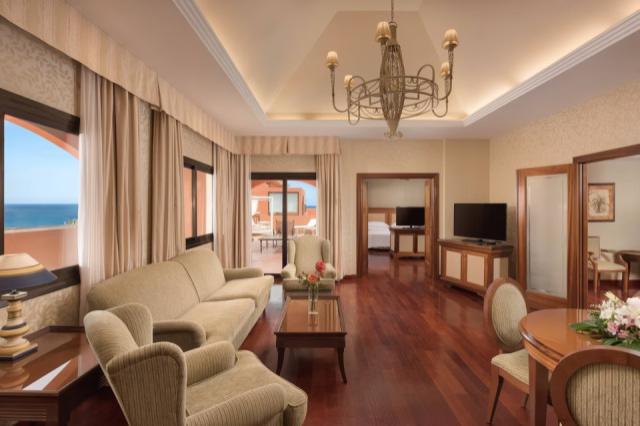 fuesi-presidential-suite-6540-hor-clsc