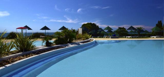 4-star-hotel-armacao-pera-pool-view