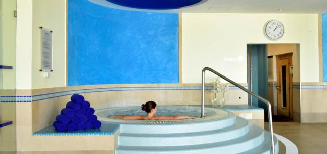 4-star-hotel-armacao-pera-indoor-jacuzzi-new