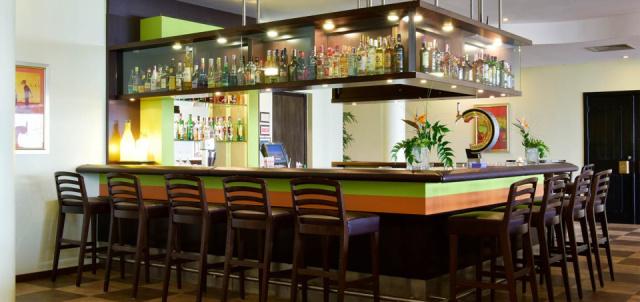 4-star-hotel-armacao-pera-bar