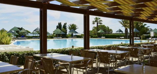 4-star-hotel-armacao-pera-pool-bar