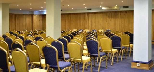 4-star-hotel-armacao-pera-meeting-room