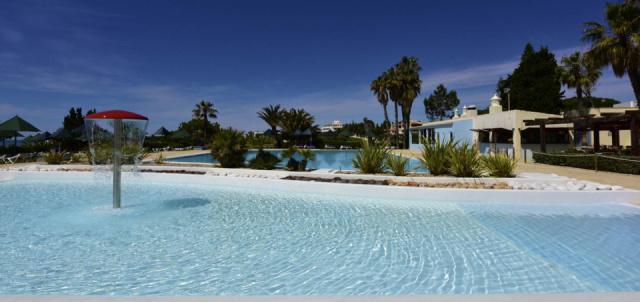 4-star-hotel-armacao-pera-pool