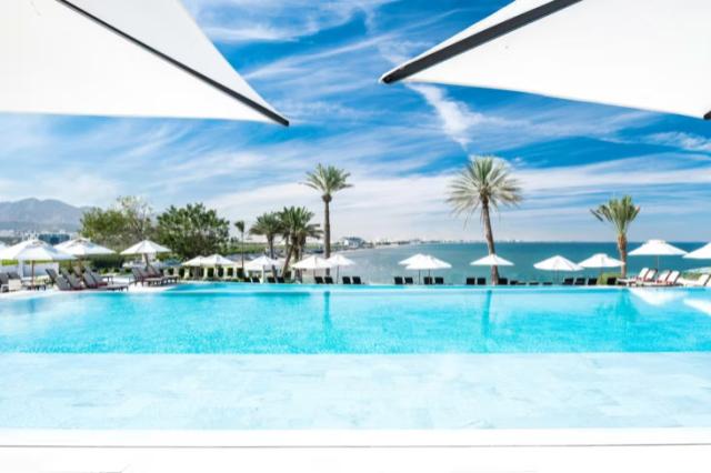 crowne-plaza-muscat-5782772992-3x2