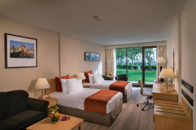 crowne-plaza-muscat-5298031397-3x2