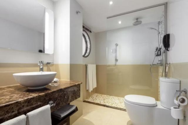 crowne-plaza-muscat-8732254394-3x2