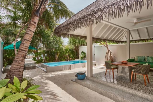 luxury-resort-maldives-finolhu-rooms-private-pool-villa-garden