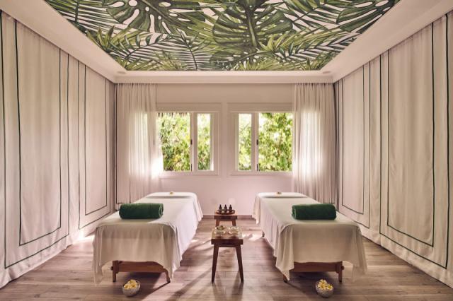 luxury-resort-maldives-spa-treatment-room