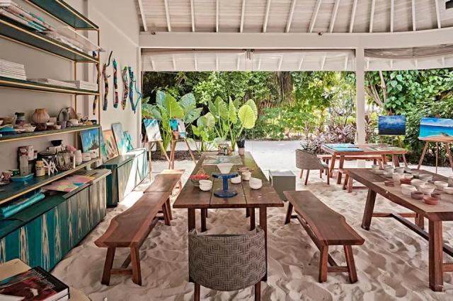 luxury-resort-finolhu-maldives-activities-art-studio-1