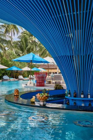 luxury-resort-maldives-seaside-collection-finolhu-pool-bar-2