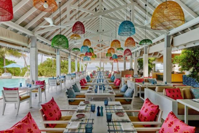 finolhu-dining-beach-kitchen-1