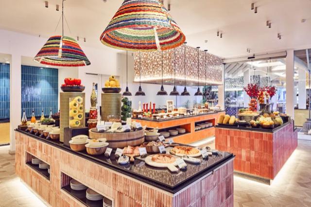 finolhu-food-beach-kitchen-buffet-1