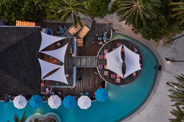 finolhu-beach-bar-1