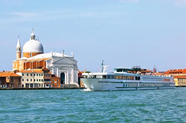 ms-michelangelo-po-face04-croisieurope-herve-oudin