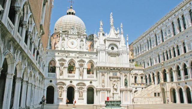 venise-palais-doges-sigurcamp-shutterstock
