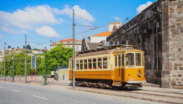 portugal-douro-porto-tramway-saiko3p-shutterstock