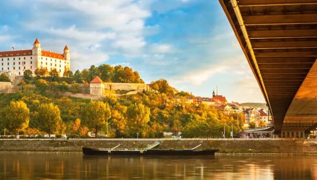 hongrie-danube-bratislava-velo-croisieurope-slider-wbb-bik-ch-s