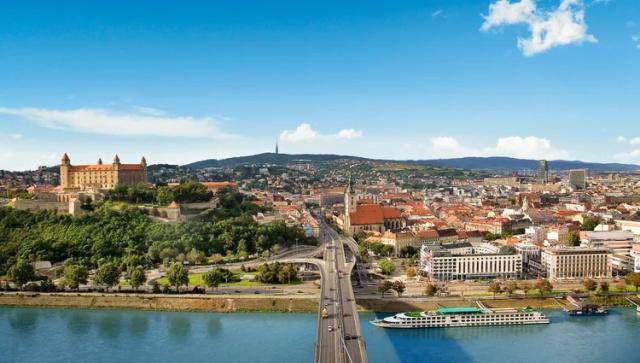 slovaquie-danube-bratislava-rive-bateau-croisieurope