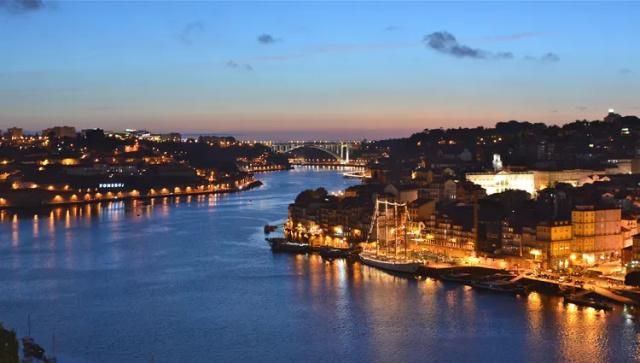 croisieurope_douro_porto_bynight2-stephane-pfleger