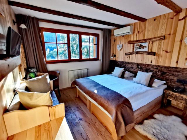 Ribno-alpine-hotel-room