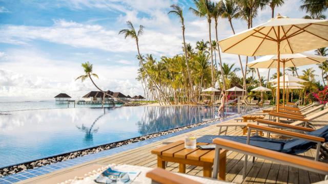 tui-blue-olhuveli-romance-mainpool