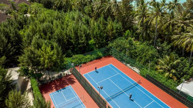 tui-blue-olhuveli-romance-tennis