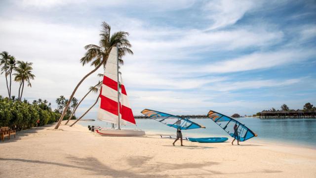 tui-blue-olhuveli-romance-windsurfing