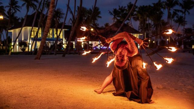 tui-blue-olhuveli-romance-fireshow