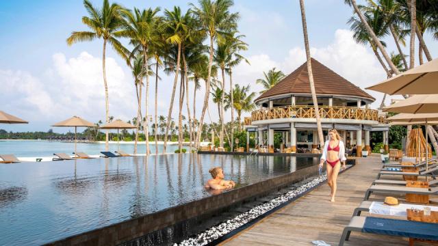 tui-blue-olhuveli-romance-infinity-pool