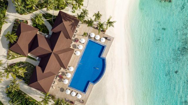 tui-blue-olhuveli-romance-mainpool-2