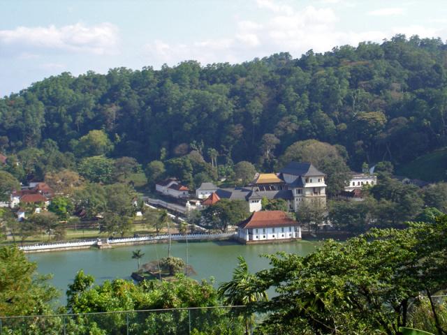 Sri_Lanka_-_Kandy,_Temple_of_the_Tooth_-_panoramio