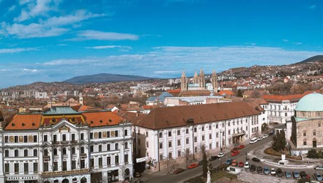 hongrie-danube-pecs-place-szechenyi-croisieurope